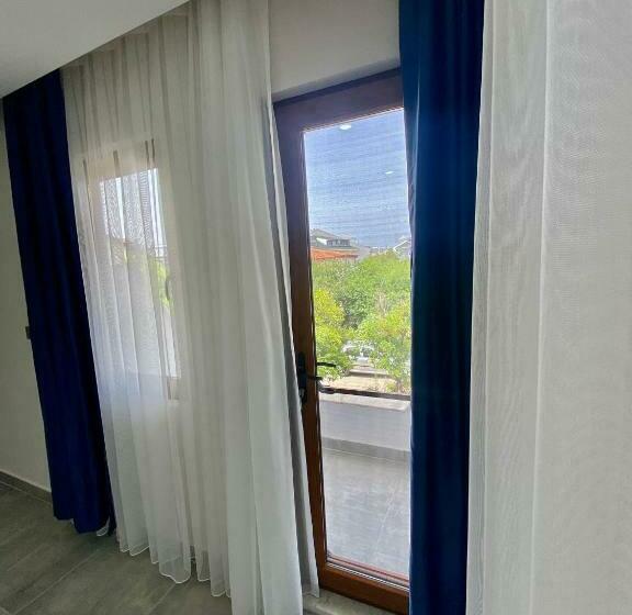 اتاق استاندارد با چشم‌انداز استخر, La Sorella Butik