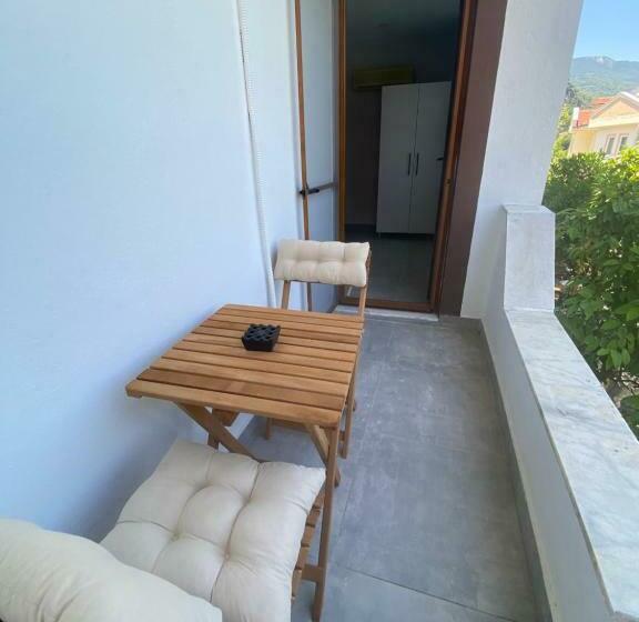 اتاق استاندارد سه تخته با چشم‌انداز استخر, La Sorella Butik