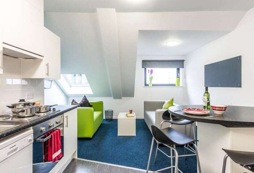 5 Bedroom Apartment, Destiny Student Shrubhill   Campus Accommodation