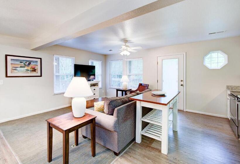 Люкс 2 Спальни, Hilton Vacation Club Beachwoods Kitty Hawk
