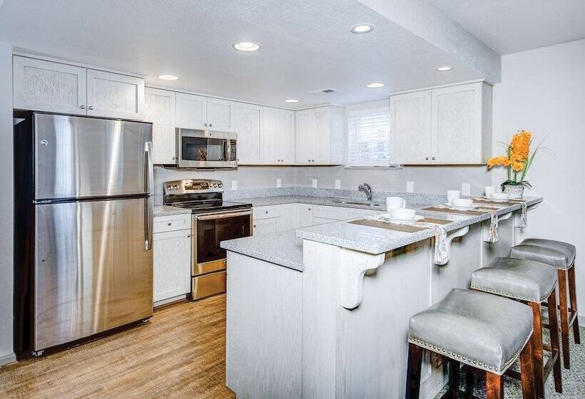 Люкс 3 Спальни, Hilton Vacation Club Beachwoods Kitty Hawk