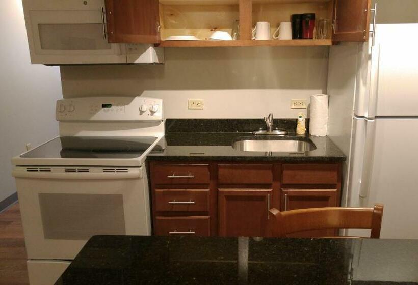سوییت لوکس, Affordable Suites Of America Portage