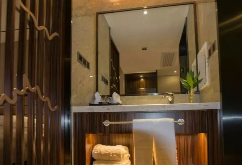 デラックススイート, Guilin Days Inn