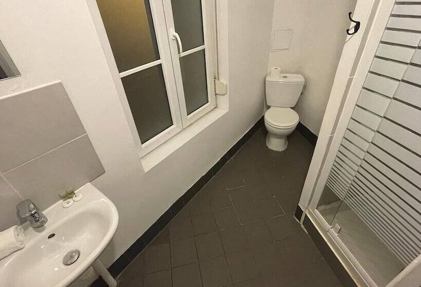 Трехместный Номер Базовый, Hôtel Le Saint Quentin