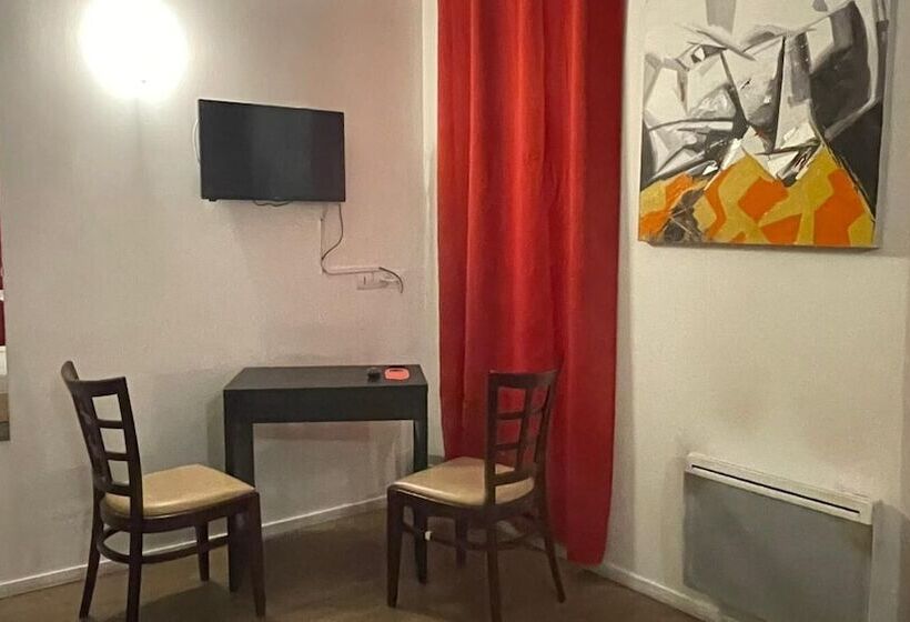 Трехместный Номер Базовый, Hôtel Le Saint Quentin