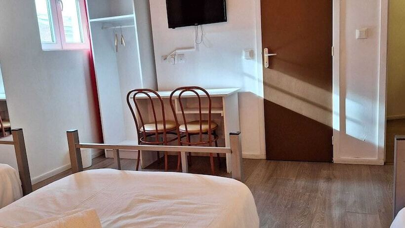 Трехместный Номер Базовый, Hôtel Le Saint Quentin