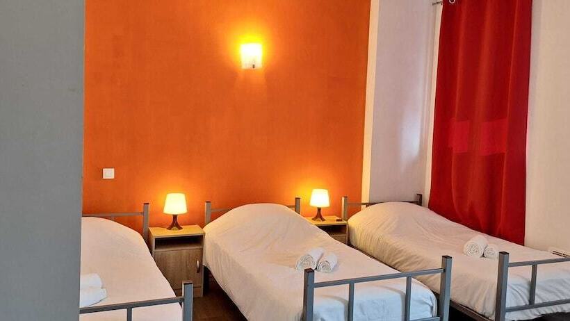 Трехместный Номер Базовый, Hôtel Le Saint Quentin