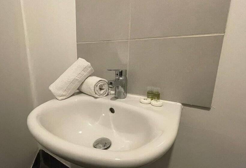 Трехместный Номер Базовый, Hôtel Le Saint Quentin