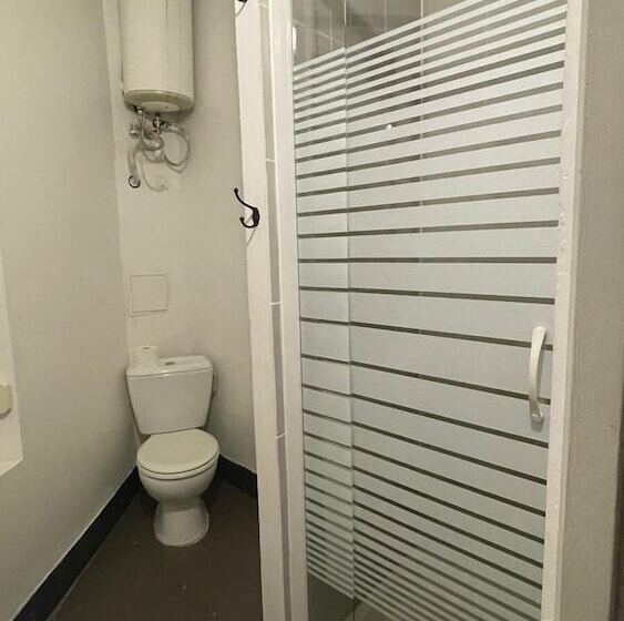 Трехместный Номер Базовый, Hôtel Le Saint Quentin