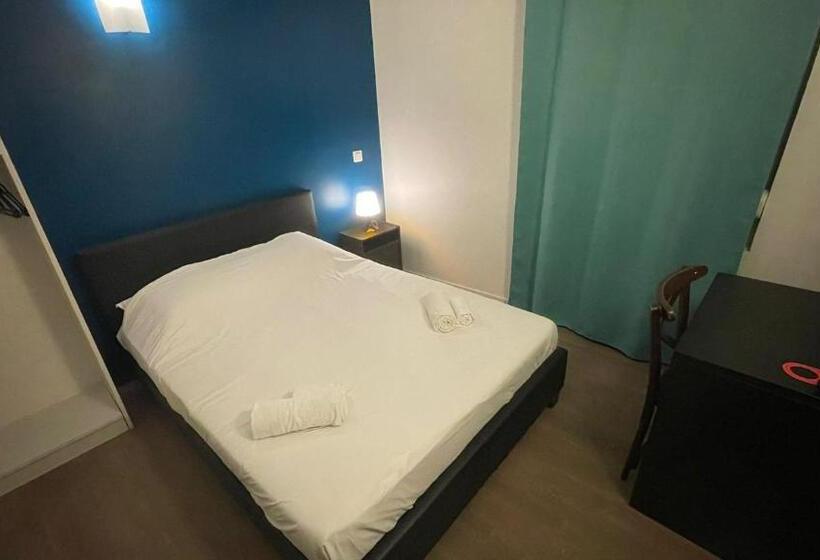 Номер Стандарт Индивидуальный, Hôtel Le Saint Quentin