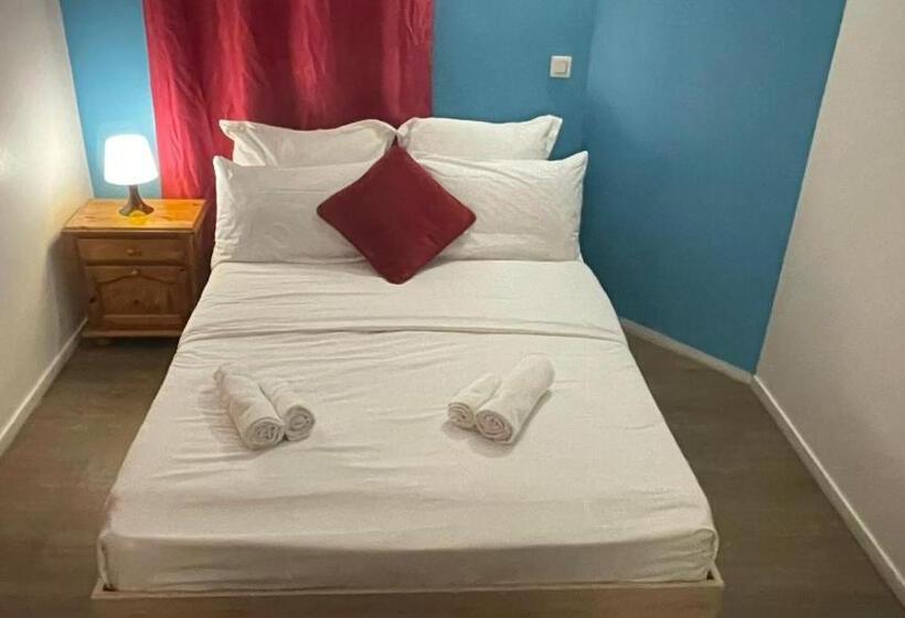 Номер Стандарт, Hôtel Le Saint Quentin