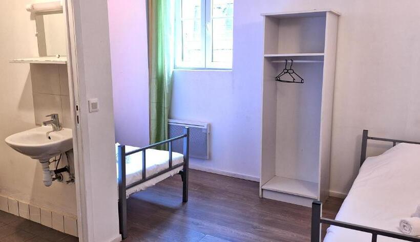 Номер Стандарт, Hôtel Le Saint Quentin