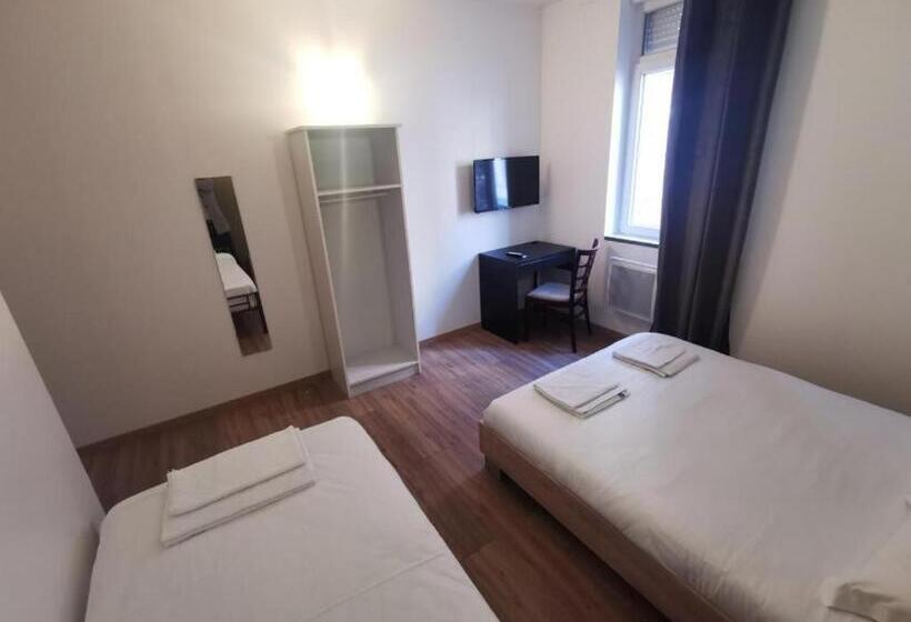 Номер Стандарт, Hôtel Le Saint Quentin