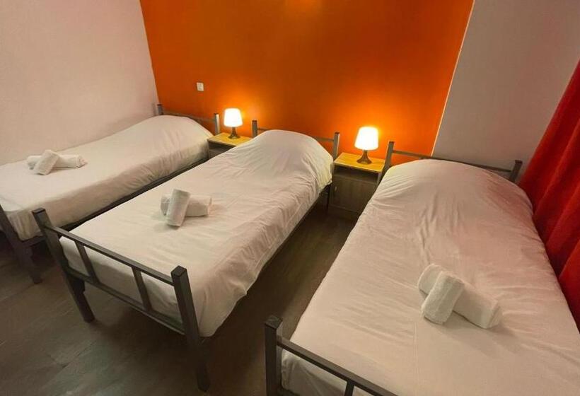 Трехместный Номер Базовый, Hôtel Le Saint Quentin