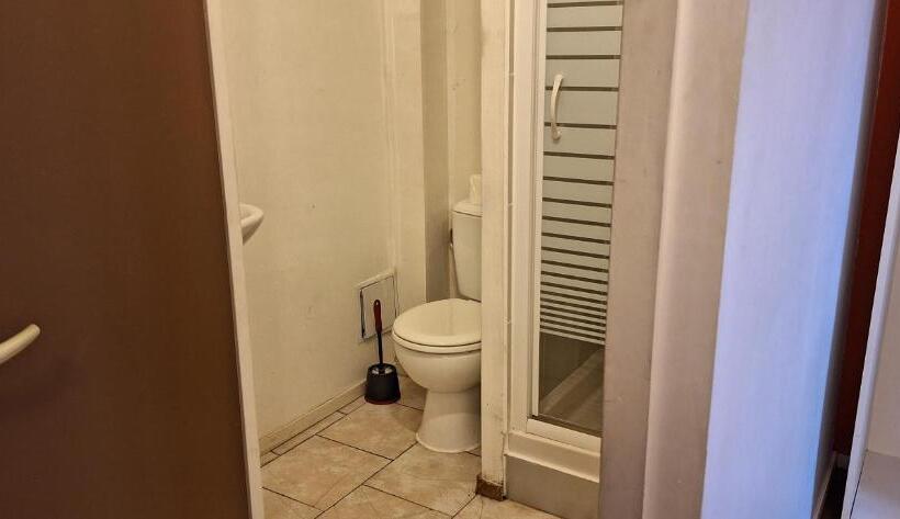 Трехместный Номер Базовый, Hôtel Le Saint Quentin