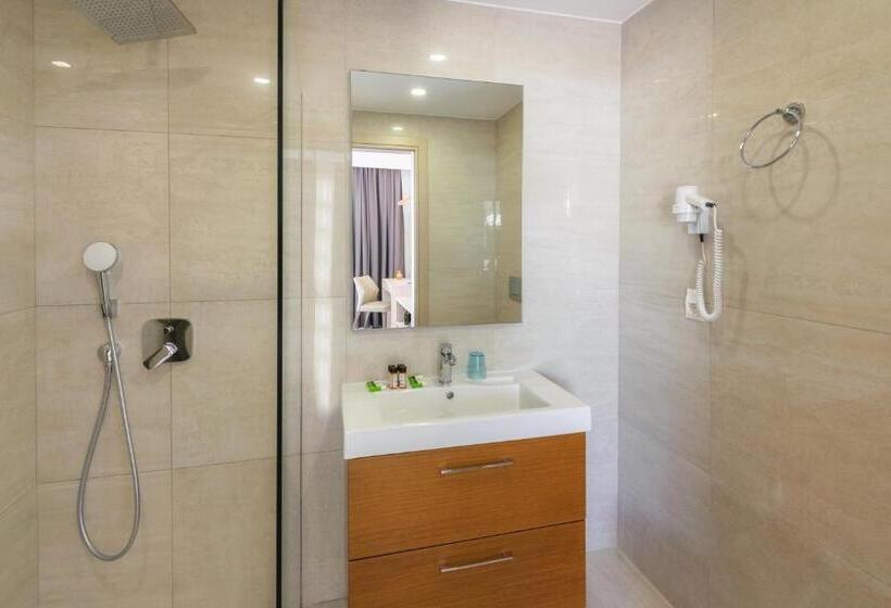 Полулюкс, Iakinthos Tsilivi Beach