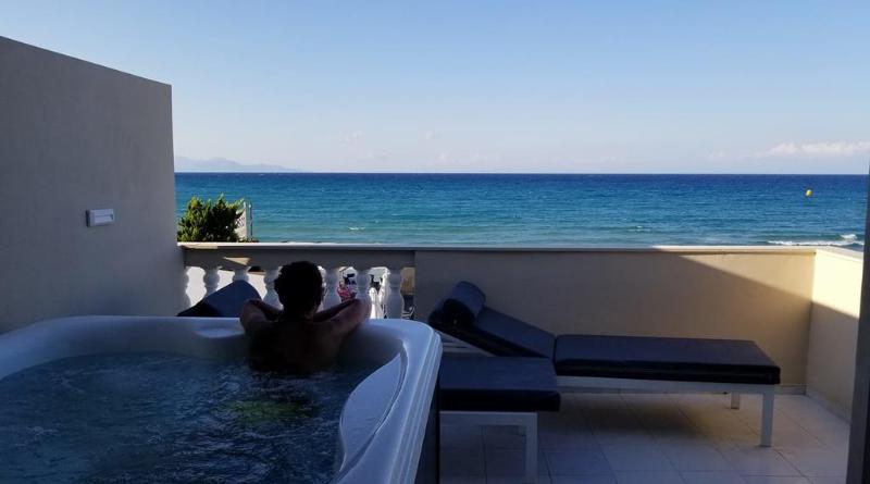 اتاق لوکس با چشم‌انداز دریا, Iakinthos Tsilivi Beach