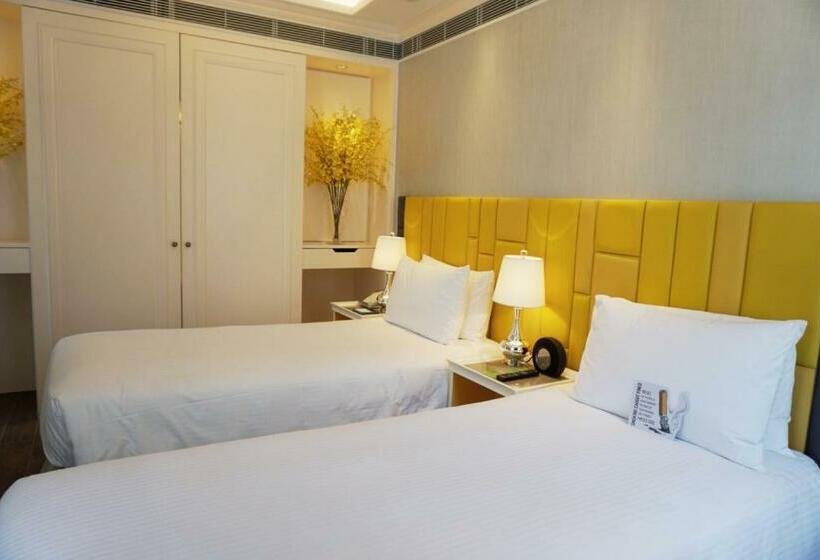 سوییت لوکس, Madera Hollywood