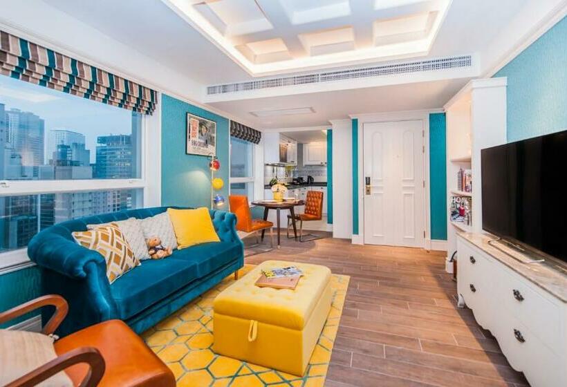 سوییت لوکس, Madera Hollywood