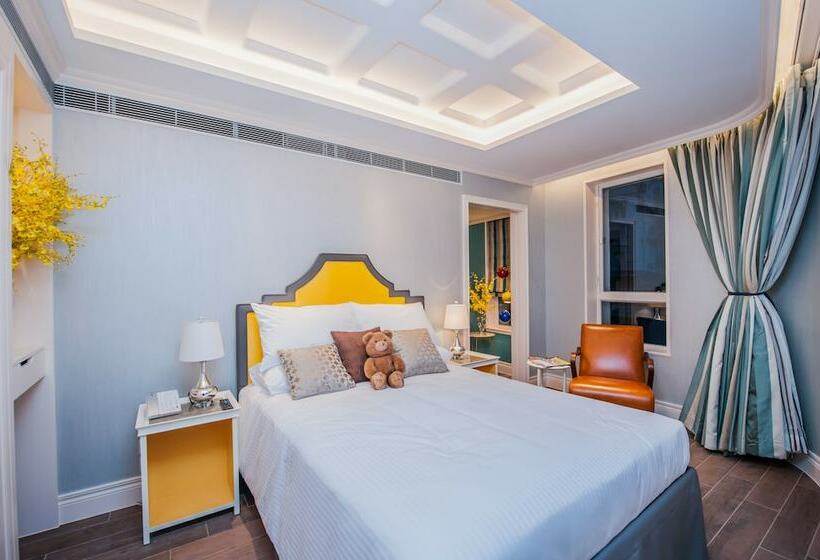 سوییت لوکس, Madera Hollywood