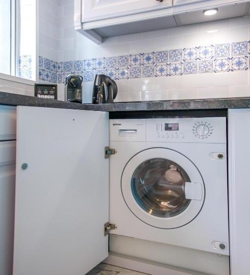 سوییت لوکس, Madera Hollywood