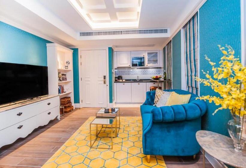 سوییت لوکس, Madera Hollywood