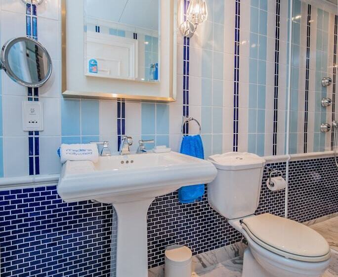 سوییت لوکس, Madera Hollywood