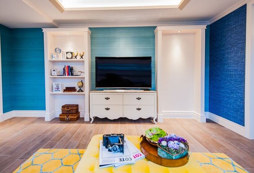 سوییت لوکس, Madera Hollywood