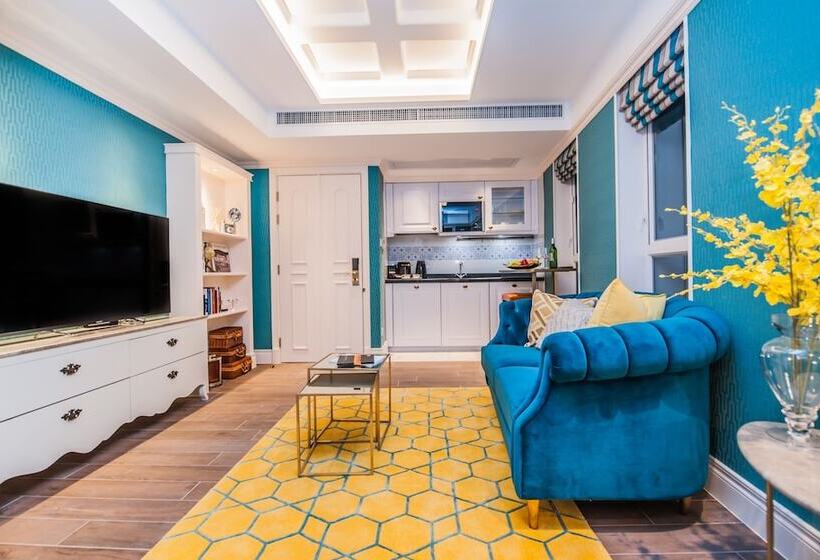 سوییت لوکس, Madera Hollywood