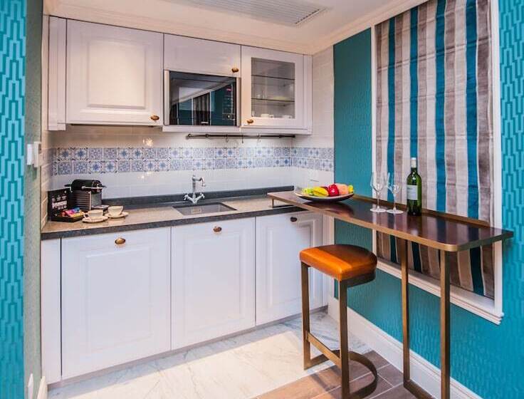 سوییت لوکس, Madera Hollywood