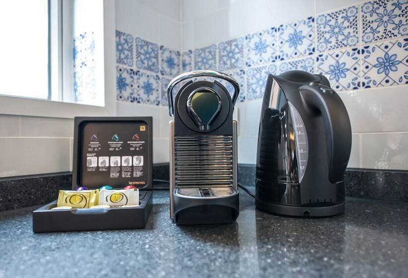 سوییت, Madera Hollywood