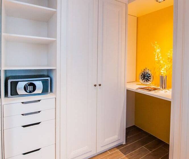 سوییت, Madera Hollywood