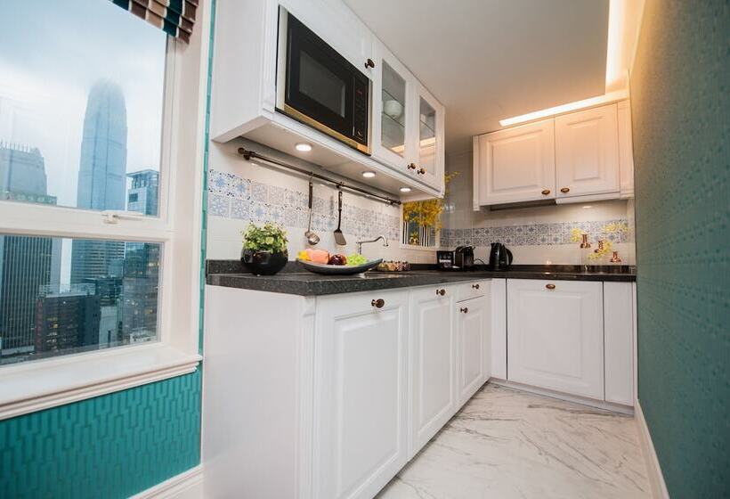 سوییت, Madera Hollywood