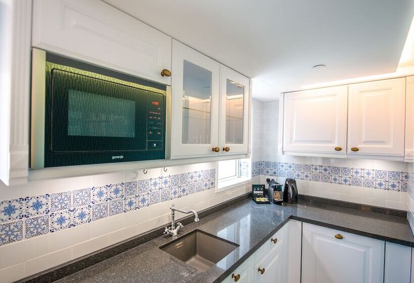 سوییت, Madera Hollywood