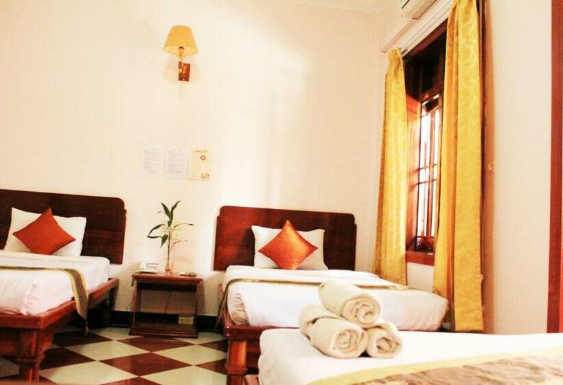 バルコニー付きスタンダードトリプルルーム, Nawin Palace Guesthouse