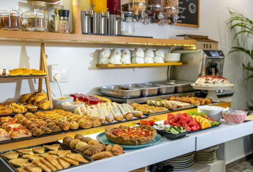 Standard Triple Room, Margaret Of Naxos