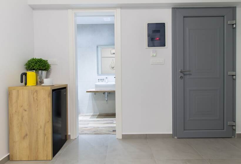 Junior Suite, Margaret Of Naxos