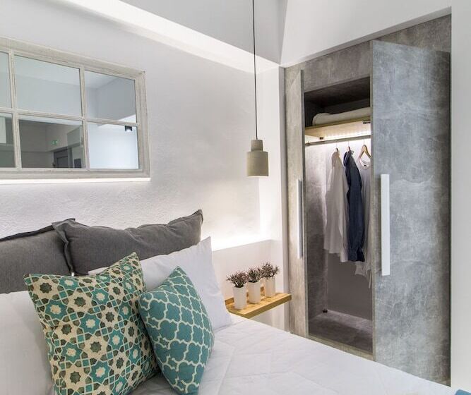 Junior Suite, Margaret Of Naxos