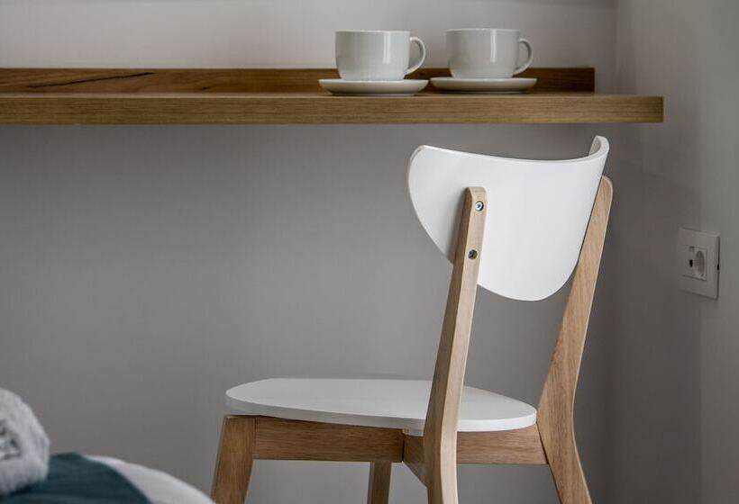 Bed in Shared Room, Margaret Of Naxos