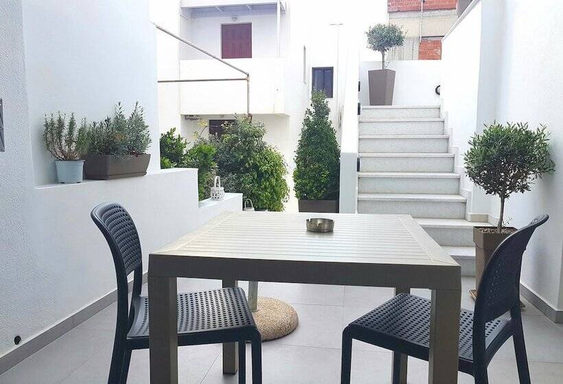 Bed in Shared Room, Margaret Of Naxos