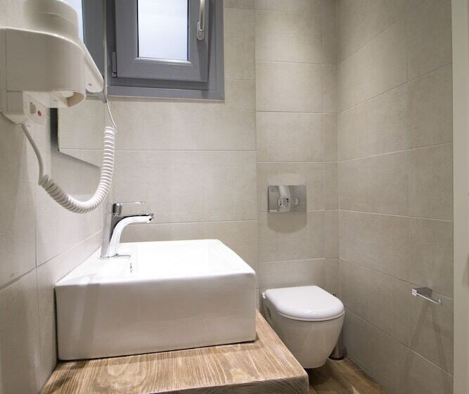 Bed in Shared Room, Margaret Of Naxos