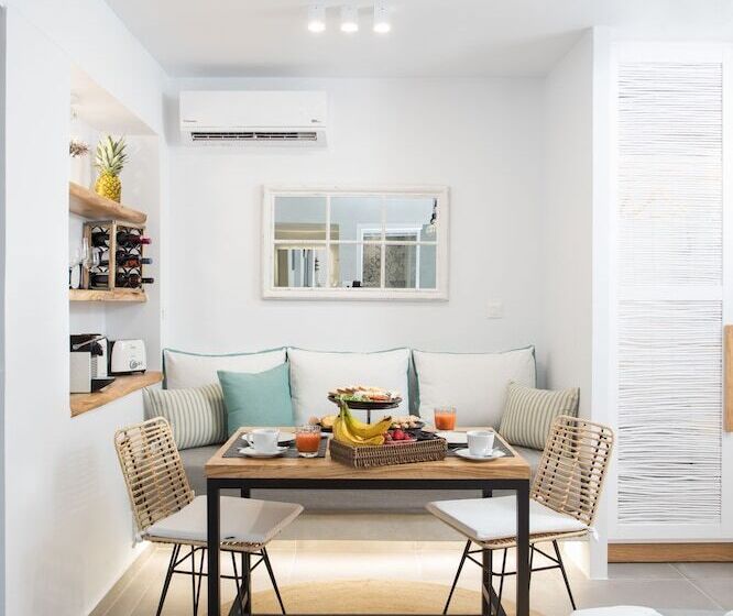 Suite with Hot Tub, Margaret Of Naxos