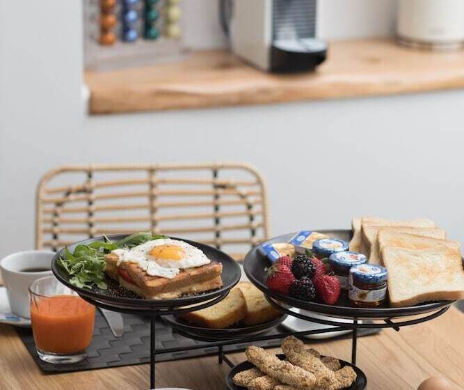 Suite with Hot Tub, Margaret Of Naxos