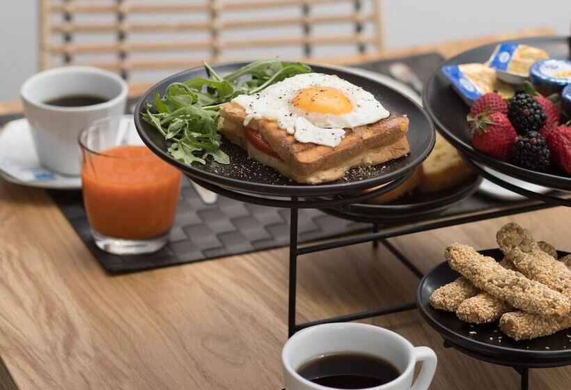 Suite with Hot Tub, Margaret Of Naxos