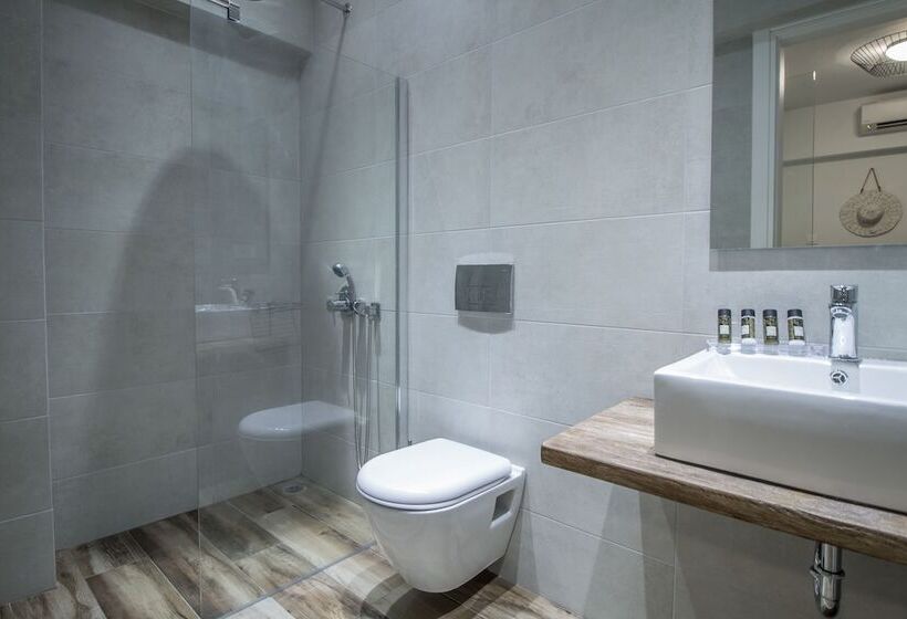 Standard Triple Room, Margaret Of Naxos