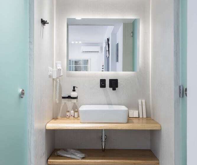 Suite with Hot Tub, Margaret Of Naxos