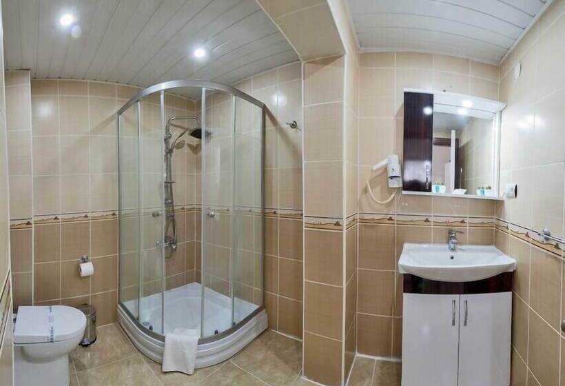 اتاق خانوادگی تودرتو, Otel Carpe Diem Gold