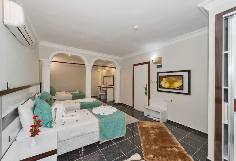 اتاق خانوادگی تودرتو, Otel Carpe Diem Gold