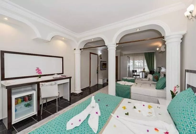 اتاق خانوادگی تودرتو, Otel Carpe Diem Gold
