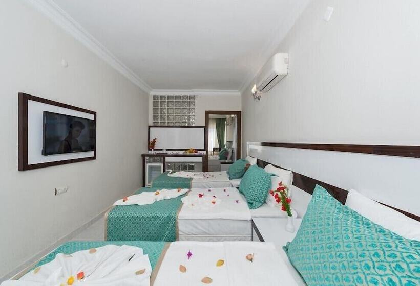 اتاق خانوادگی تودرتو, Otel Carpe Diem Gold